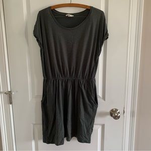 H&M | size LARGE | dark green tshirt dress | elastic waist | pockets